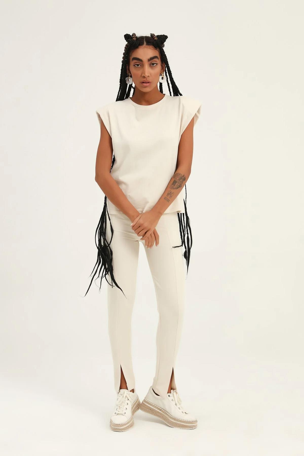 تي شيرت أساسي بأكمام قتالية