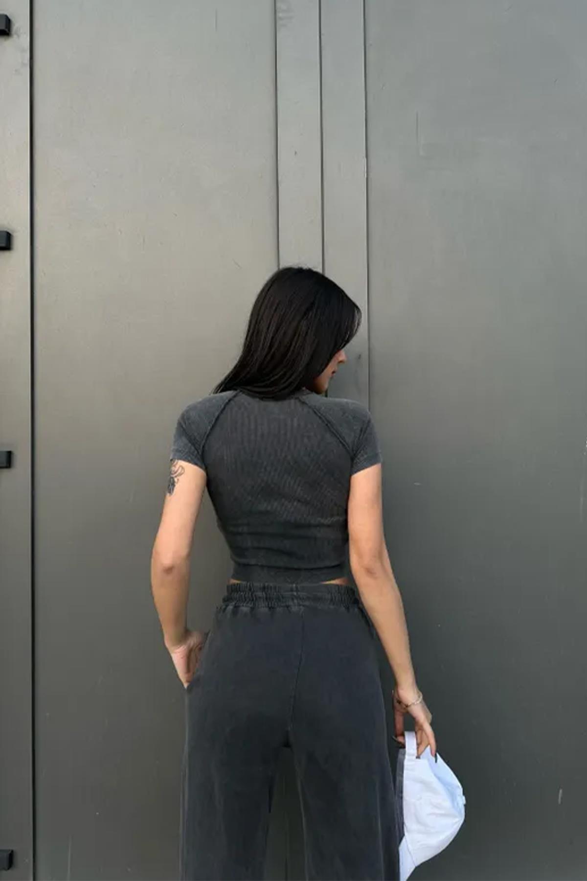 YIKAMALI YILDIZ BASKILI CROP TİŞÖRT GRİ