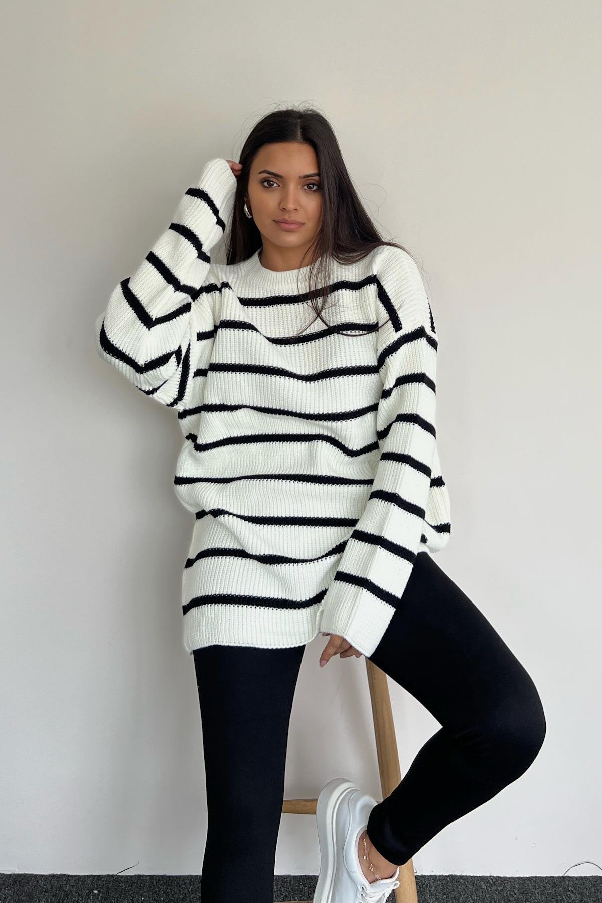 GESTREIFTER STRICKPULLOVER MIT RUNDHALS