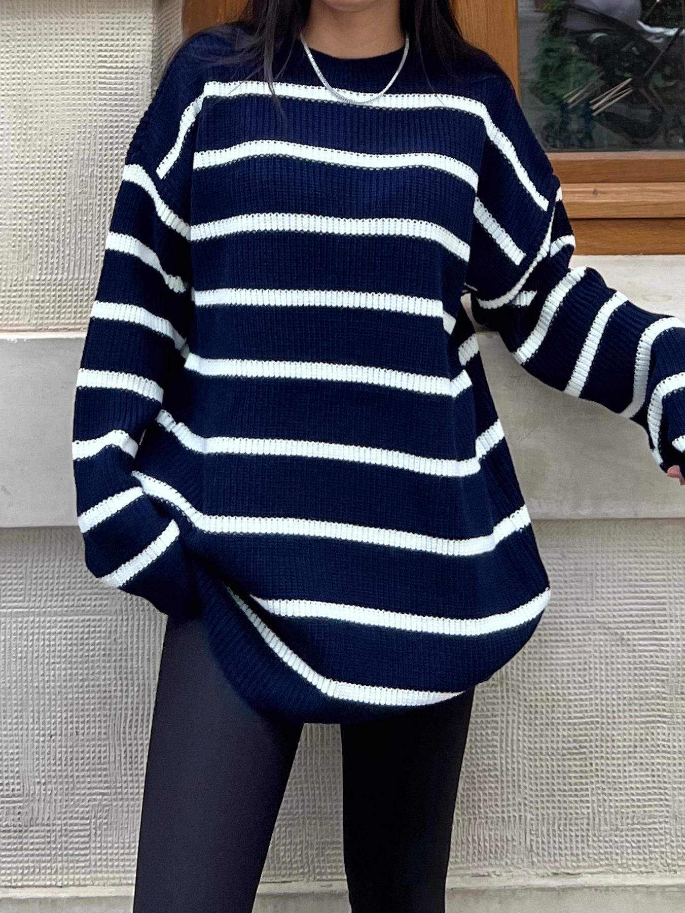 STRIPED CREW NECK KNIT SWEATER