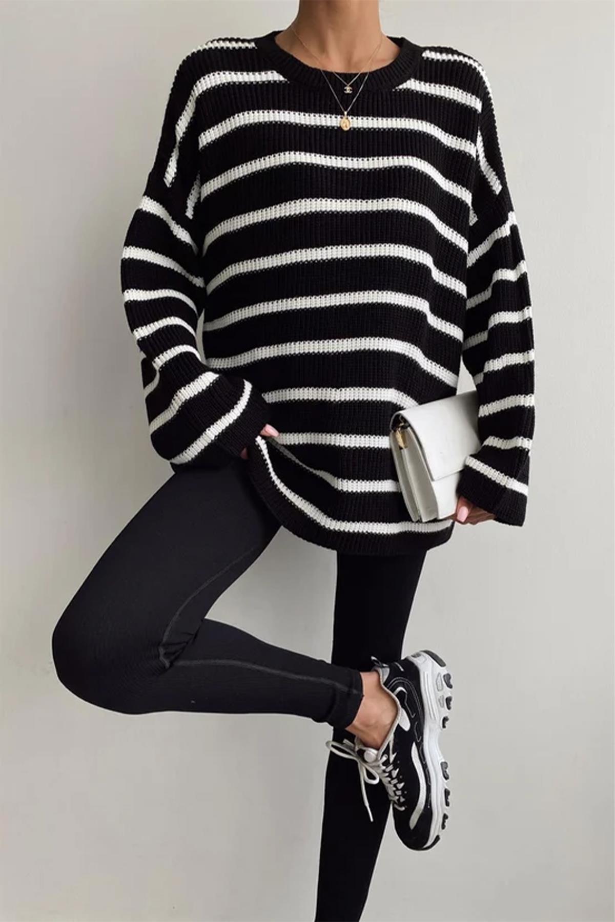 GESTREIFTER STRICKPULLOVER MIT RUNDHALS