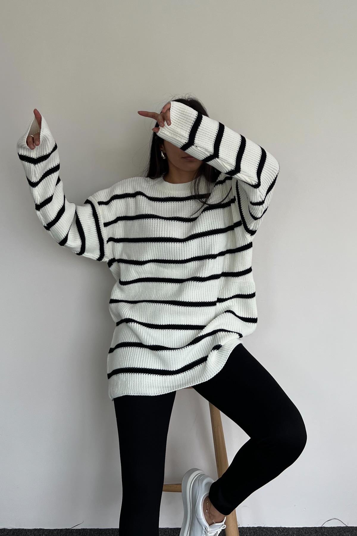 GESTREIFTER STRICKPULLOVER MIT RUNDHALS