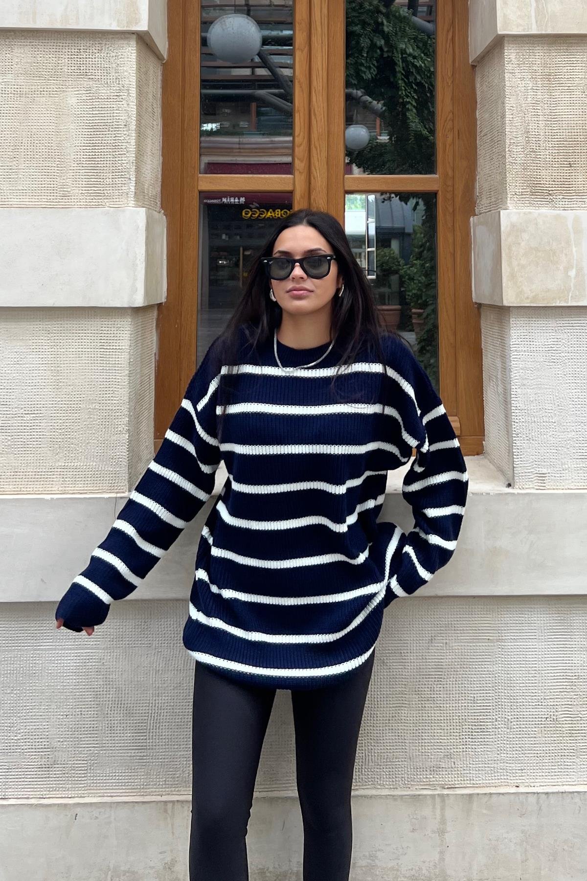 STRIPED CREW NECK KNIT SWEATER