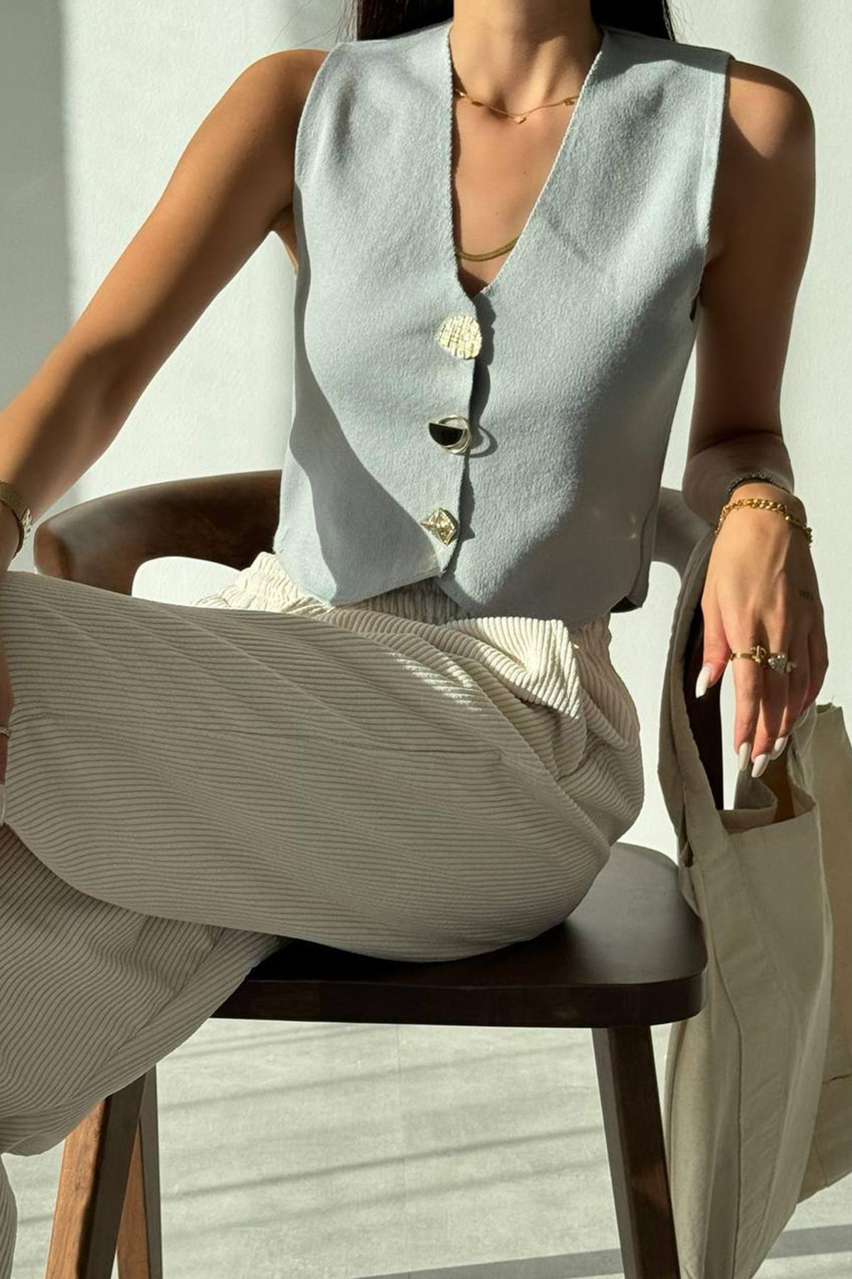 DÜĞMELİ TRİKO YELEK GRİ