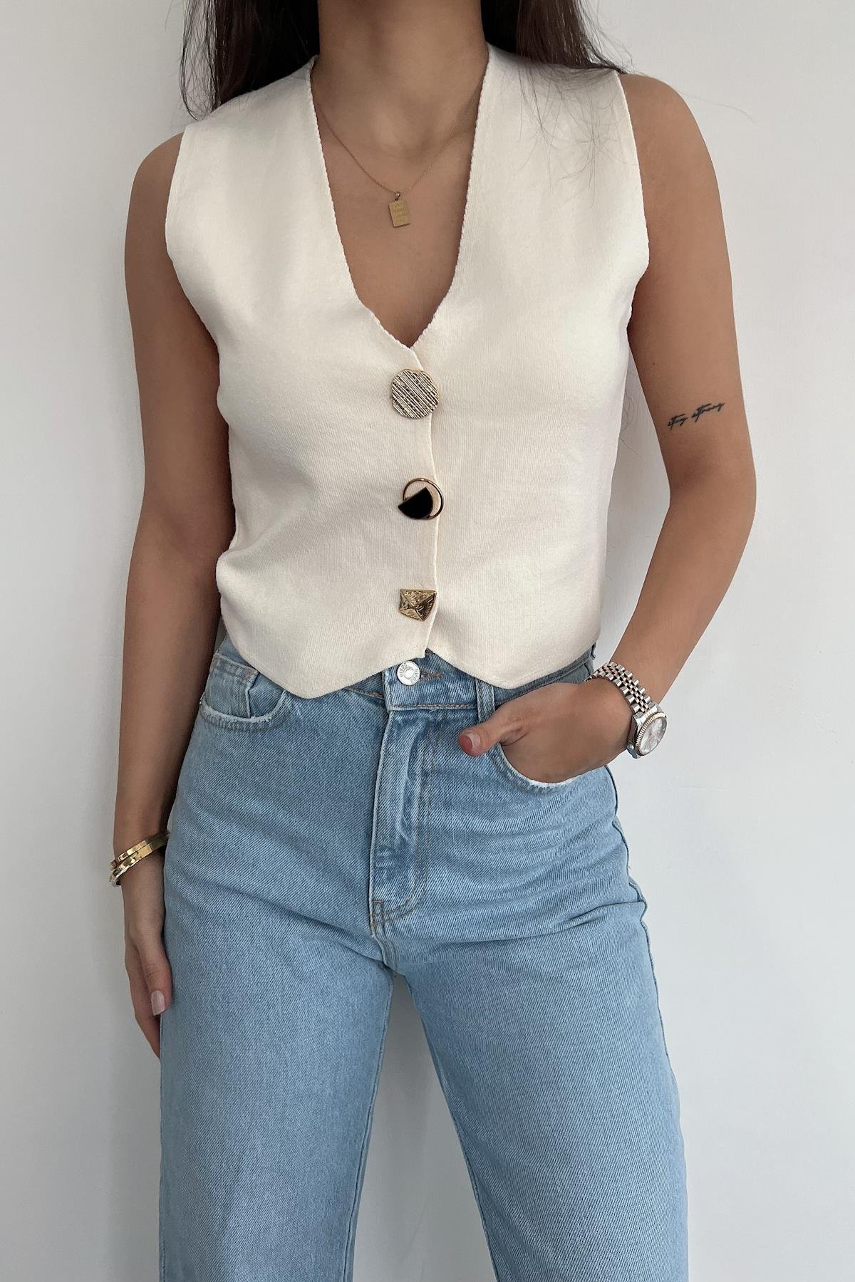 DÜĞMELİ TRİKO YELEK KREM