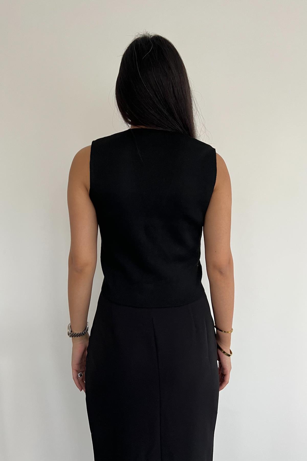 DÜĞMELİ TRİKO YELEK SİYAH