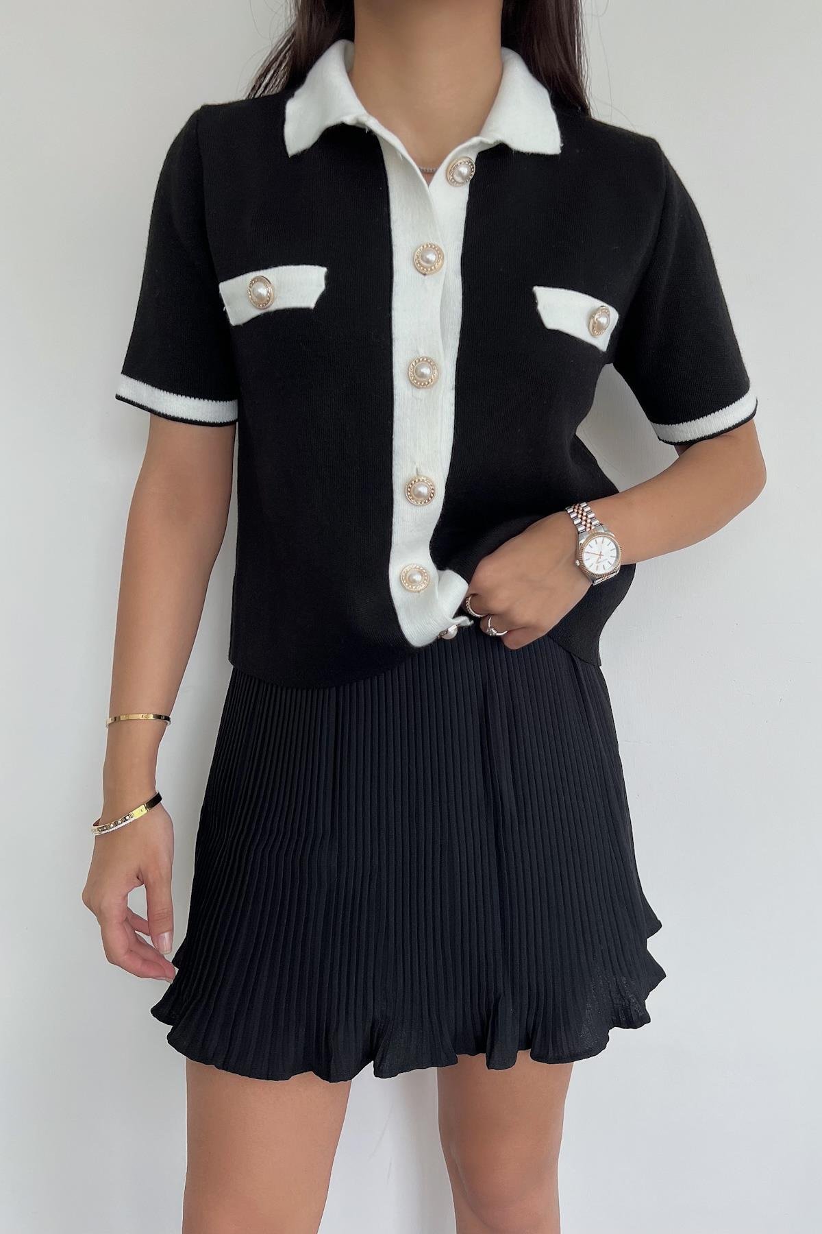 KURZÄRMELIGER STRICKPULLOVER MIT PERLENKNOPF