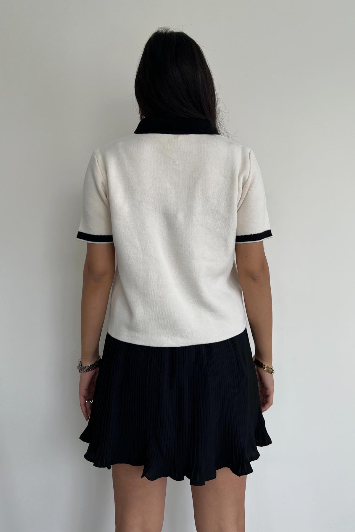 ТРИКОТАЖНЫЙ СВИТЕР С КОРОТКИМИ РУКАВАМИ И ЖЕМЧУЖНЫМИ ПУГОВИКАМИ