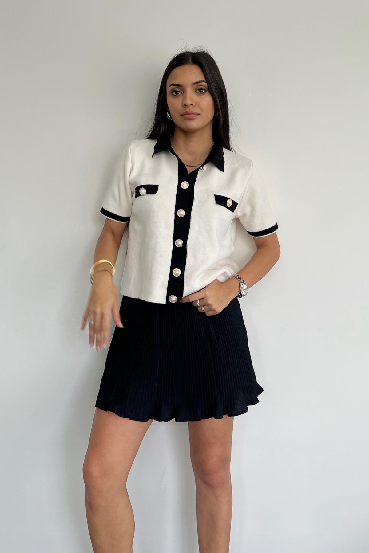 ТРИКОТАЖНЫЙ СВИТЕР С КОРОТКИМИ РУКАВАМИ И ЖЕМЧУЖНЫМИ ПУГОВИКАМИ