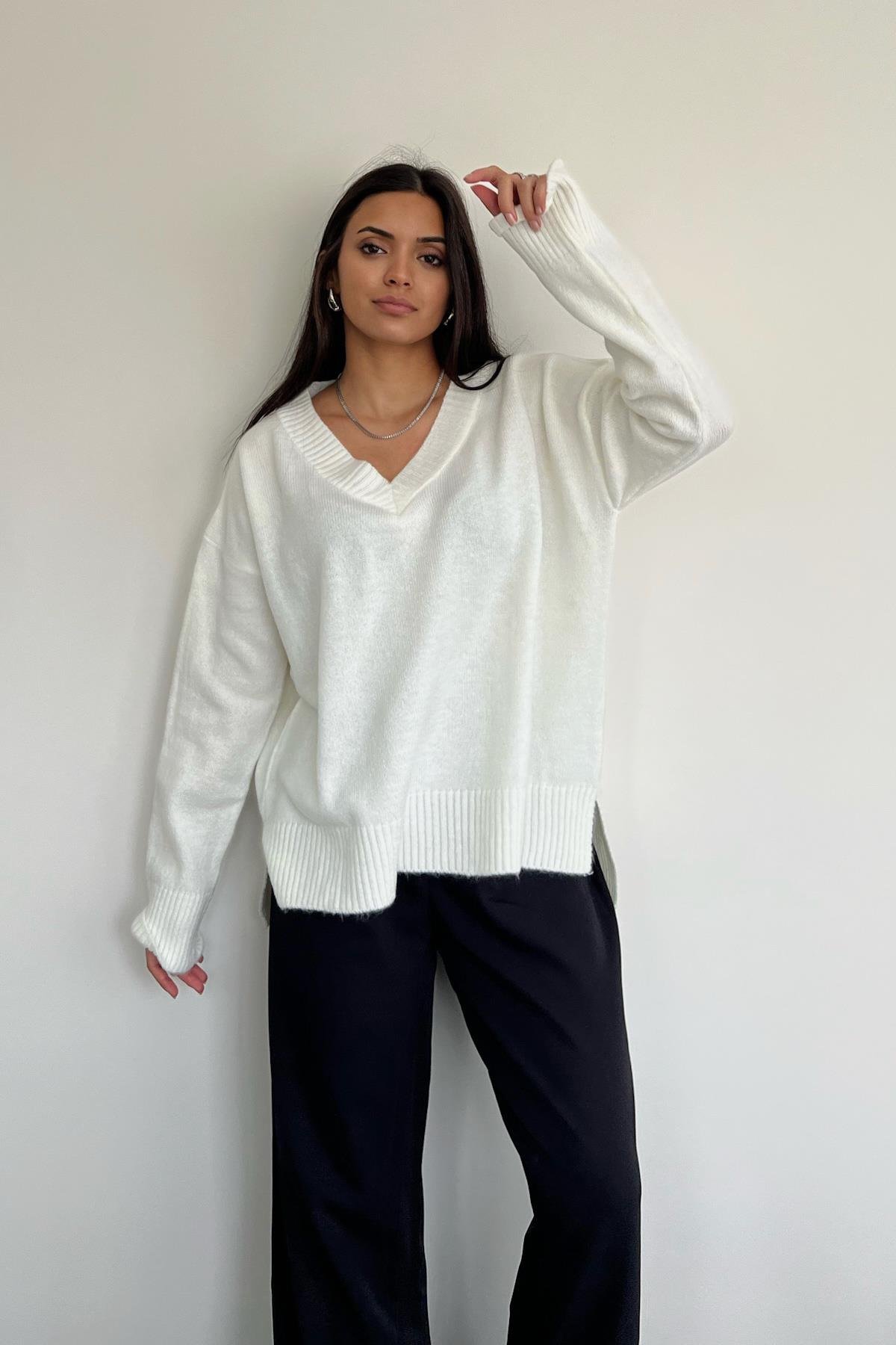 V YAKA TRİKO KAZAK KREM