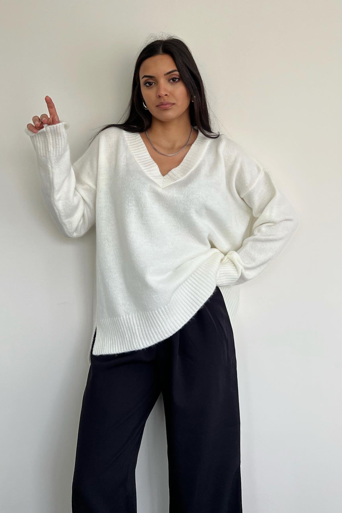 V YAKA TRİKO KAZAK KREM