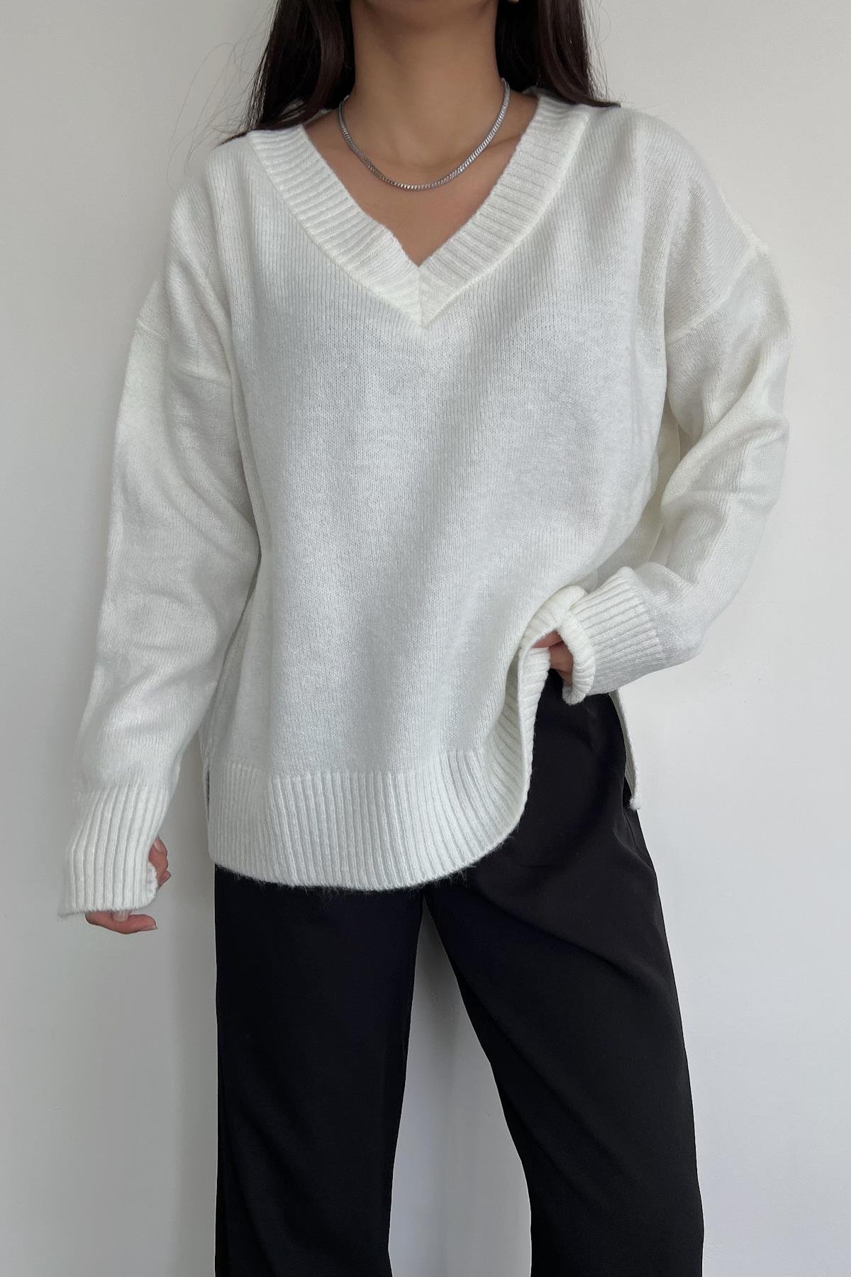 V YAKA TRİKO KAZAK KREM