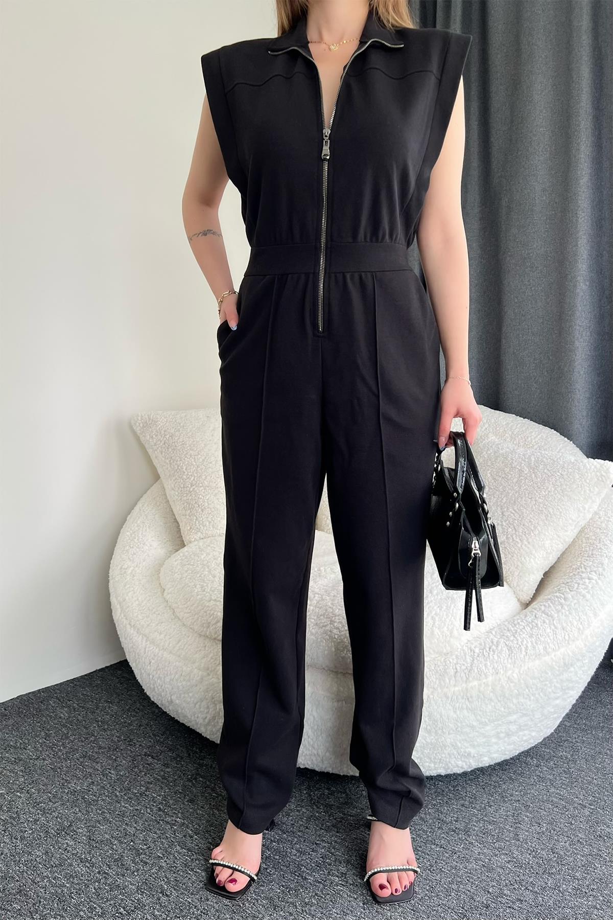 JUMPSUIT MIT REISSVERSCHLUSS