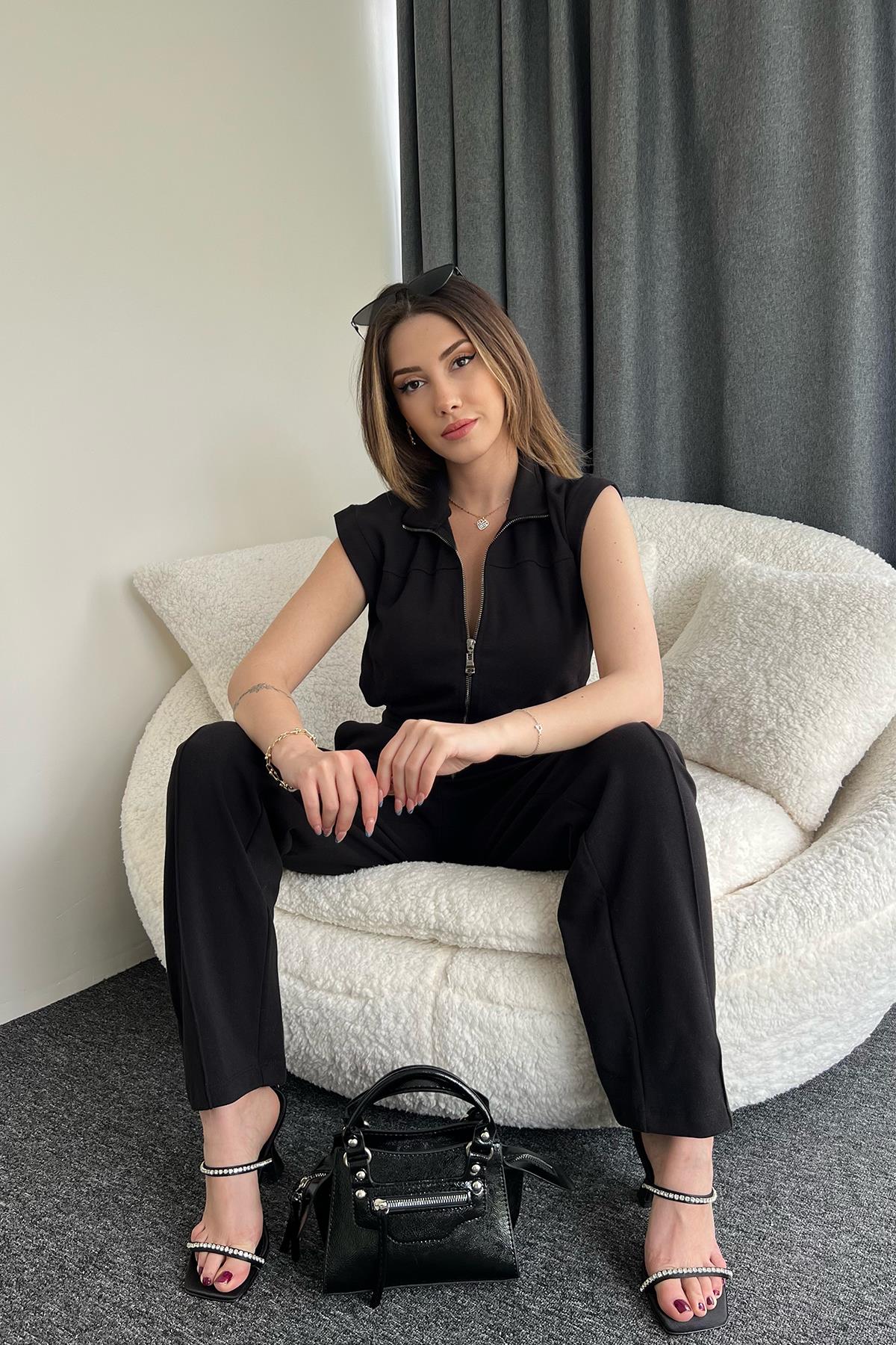 JUMPSUIT MIT REISSVERSCHLUSS