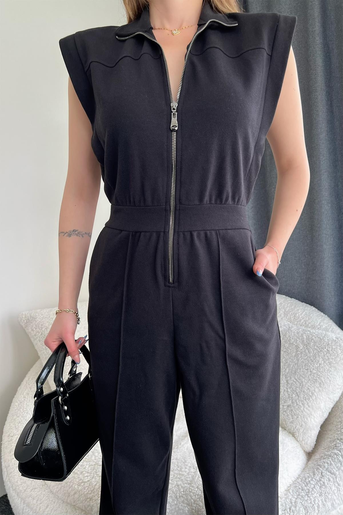 JUMPSUIT MIT REISSVERSCHLUSS