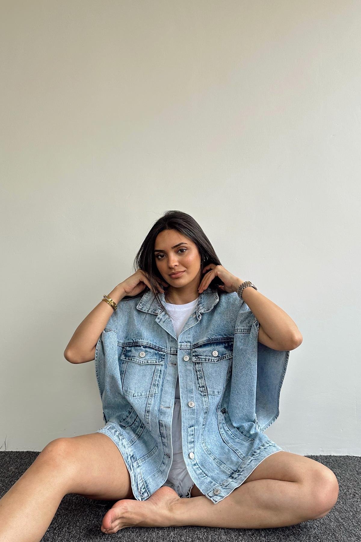 ÜBERGROßE JEANSWESTE