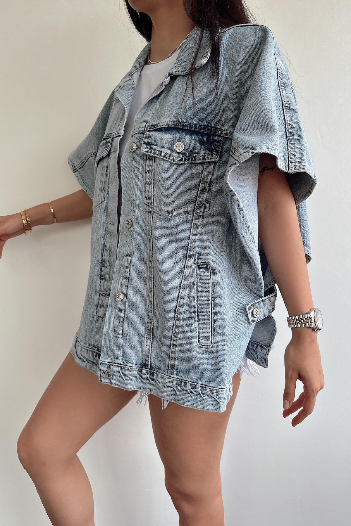 ÜBERGROßE JEANSWESTE