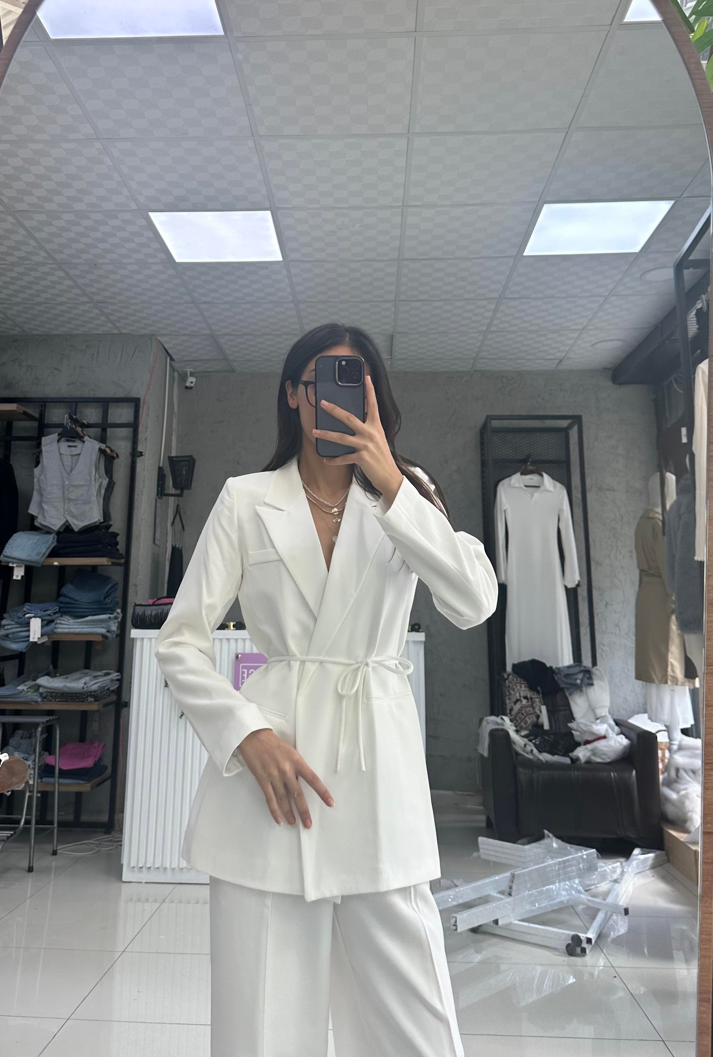 BEYAZ BAĞCIKLI BLAZER CEKET