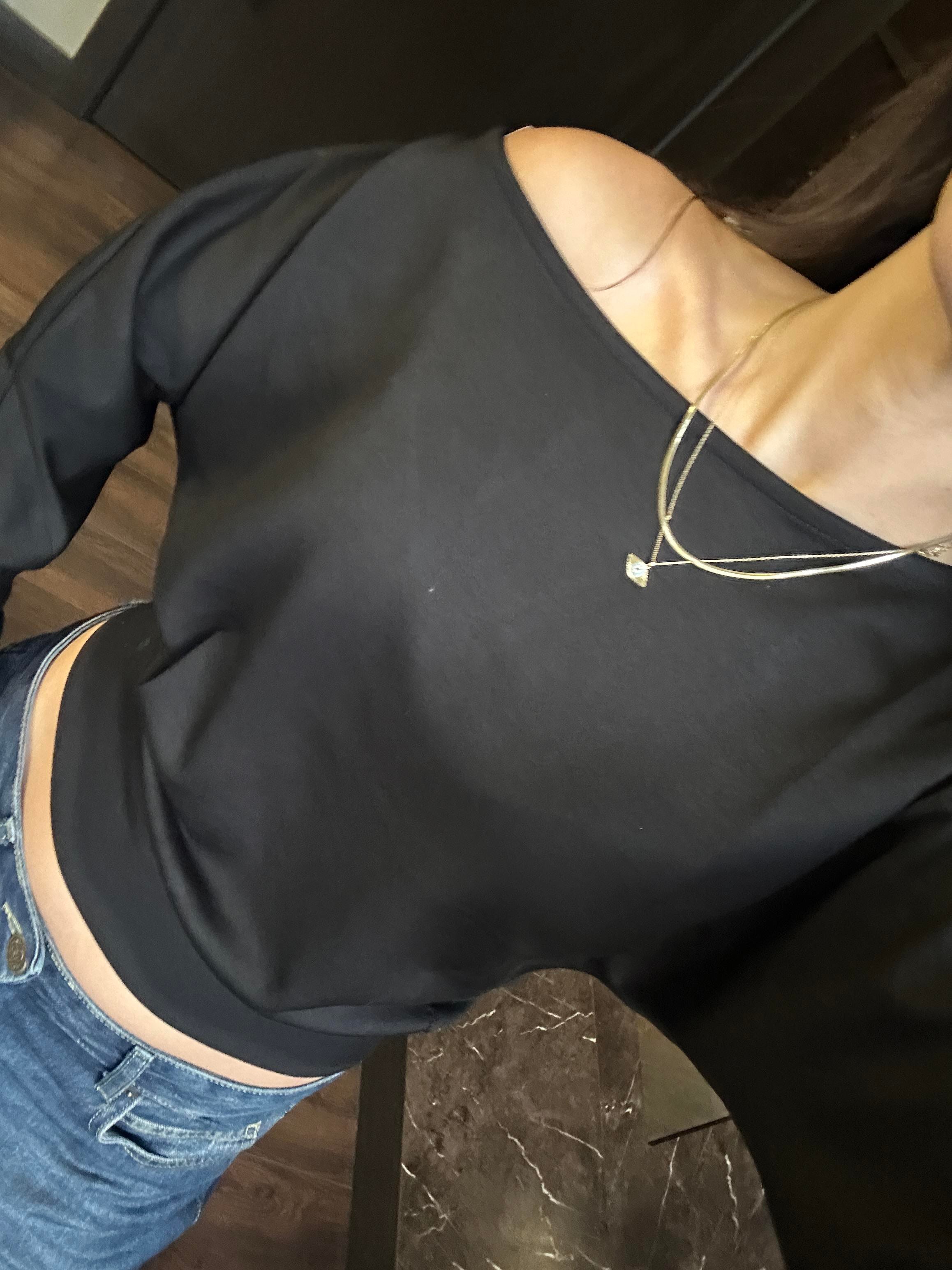 DÜŞÜK OMUZ BEL DETAY SİYAH BODY