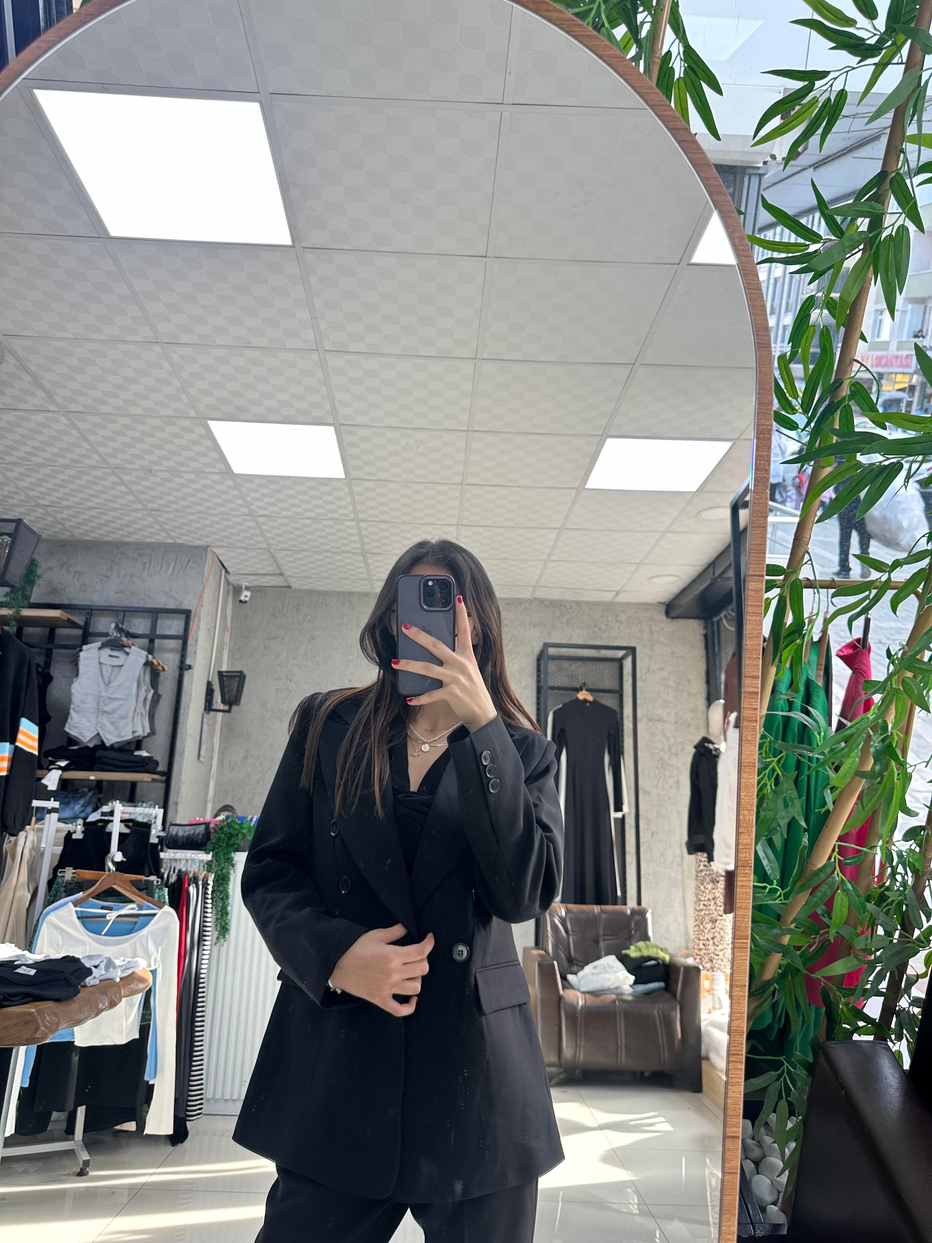 SİYAH DÜĞMELİ BLAZER CEKET