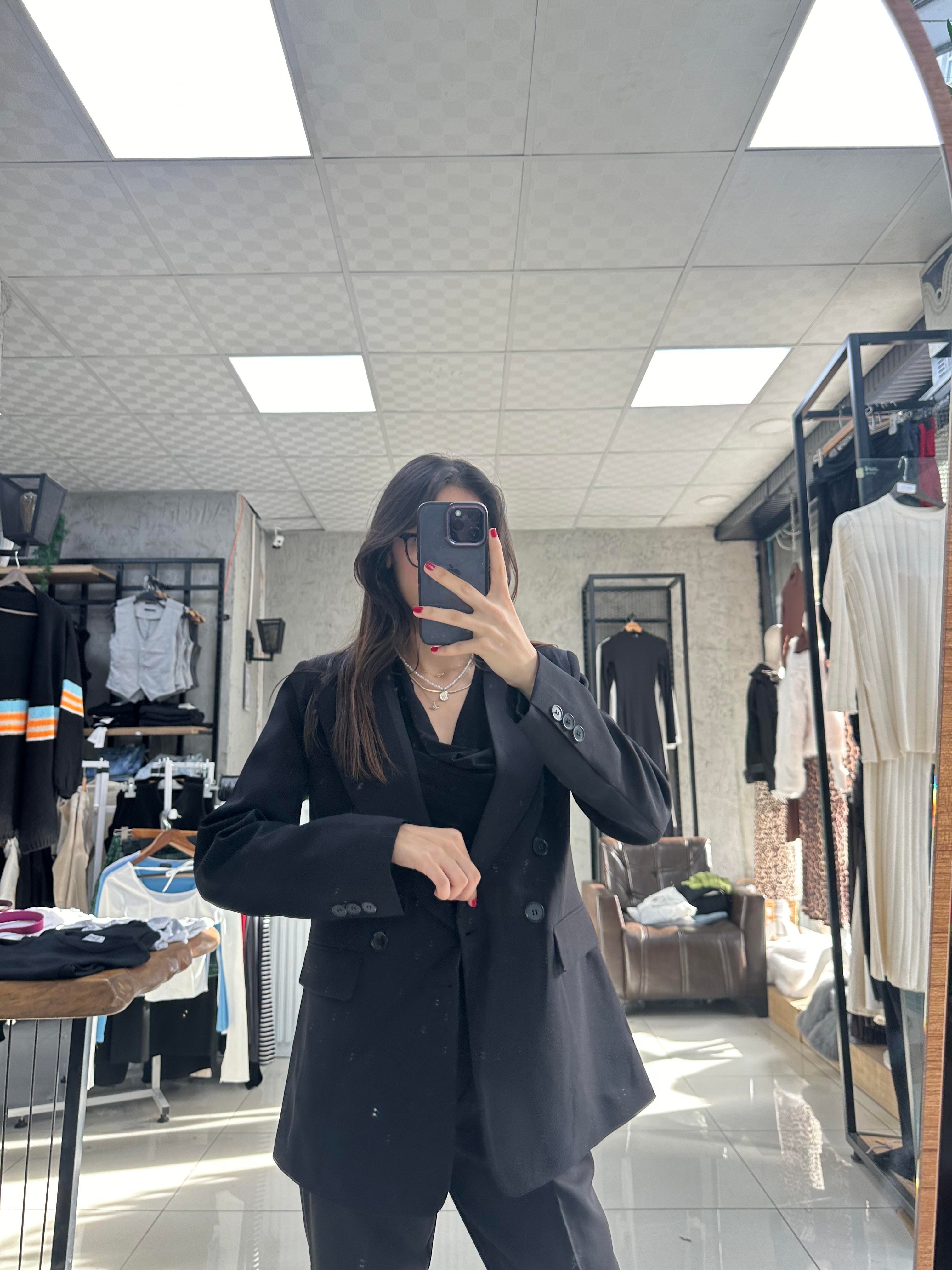 SİYAH DÜĞMELİ BLAZER CEKET