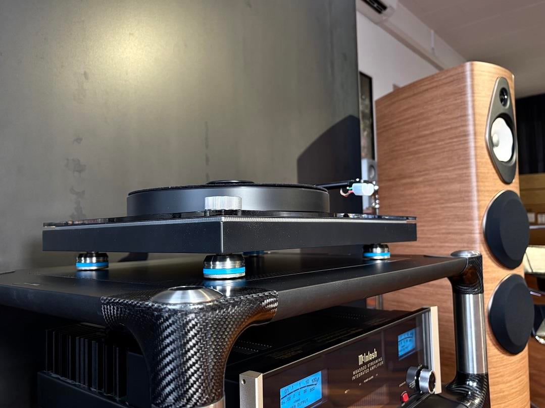 BASSOCONTINUO ULTRA FEET MC EDITION TURNTABLE  titreşim izolatörü