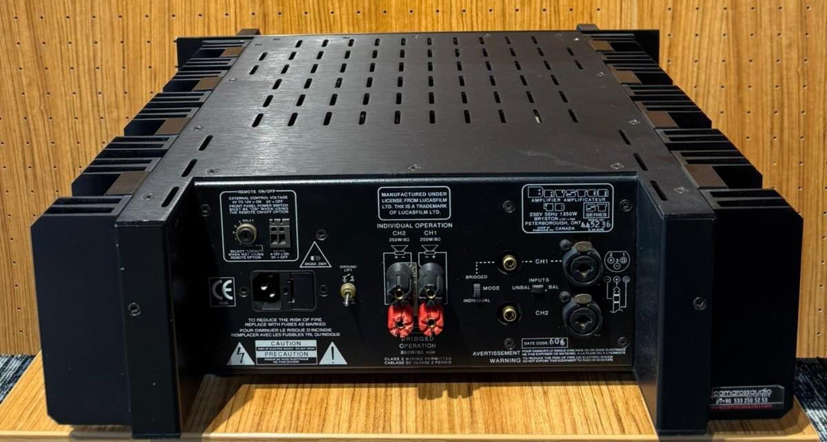 Bryston 4B ST Power Amplifikatör