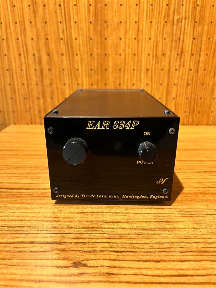 EAR 834 P  Lambalı Pikap Preamplifikatörü