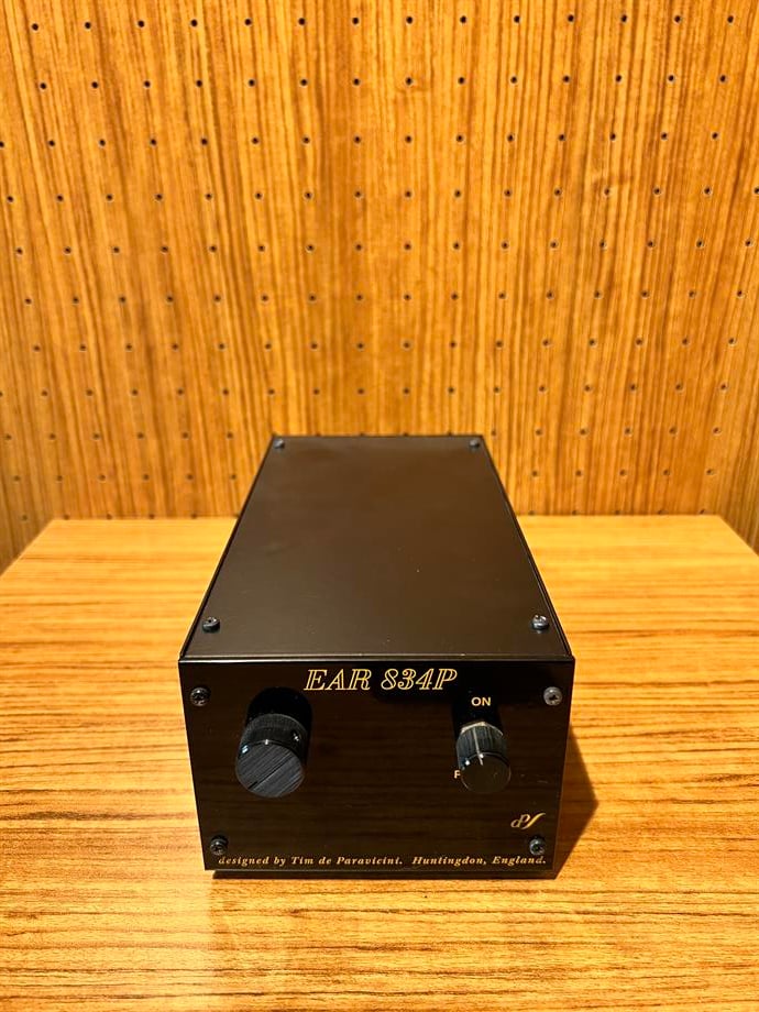 EAR 834 P  Lambalı Pikap Preamplifikatörü