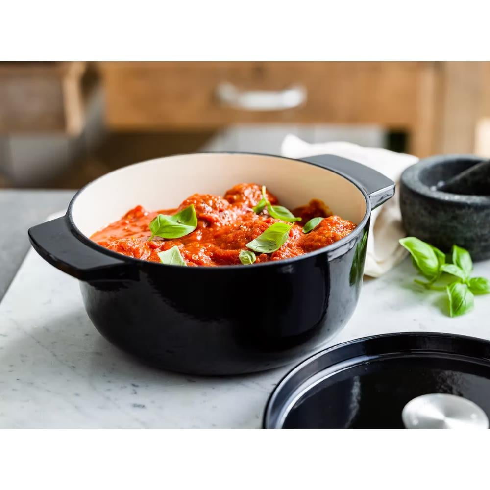 KitchenAid Kapaklı Döküm Demir Tencere 22 cm / 3.3 L Onyx Black