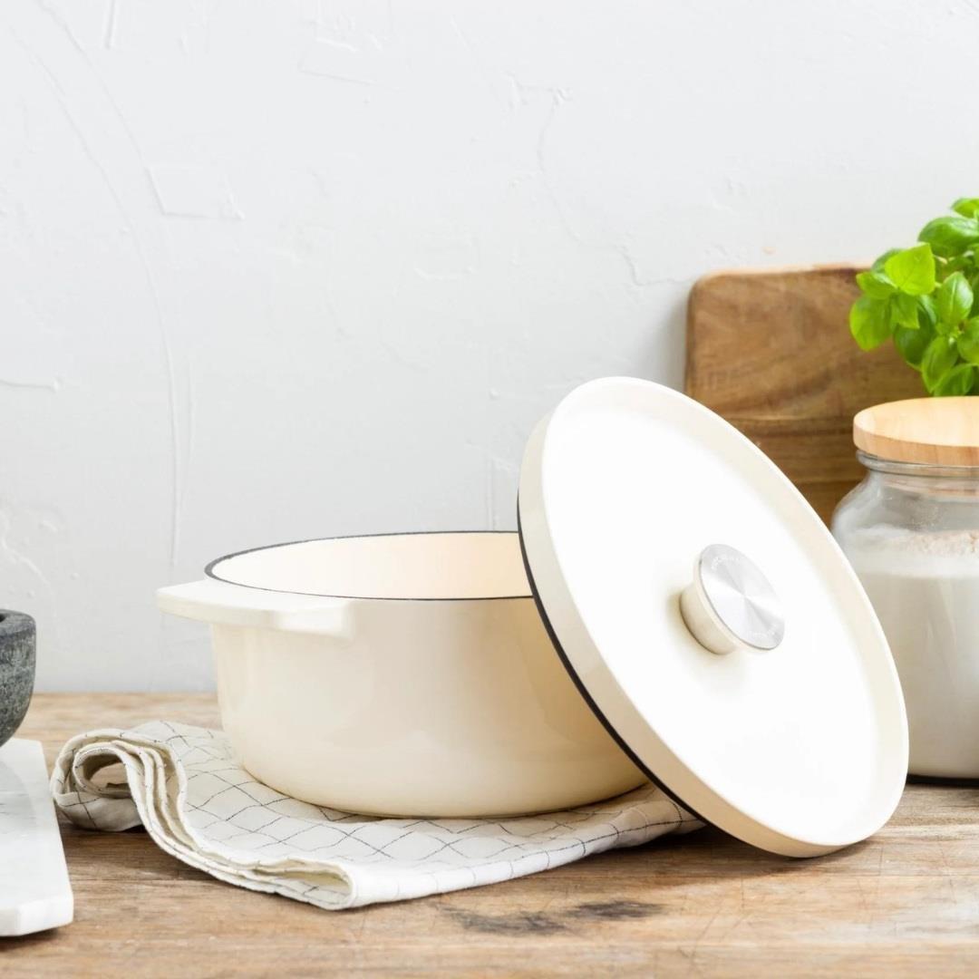 KitchenAid Kapaklı Döküm Demir Tencere 26 cm Almon Cream