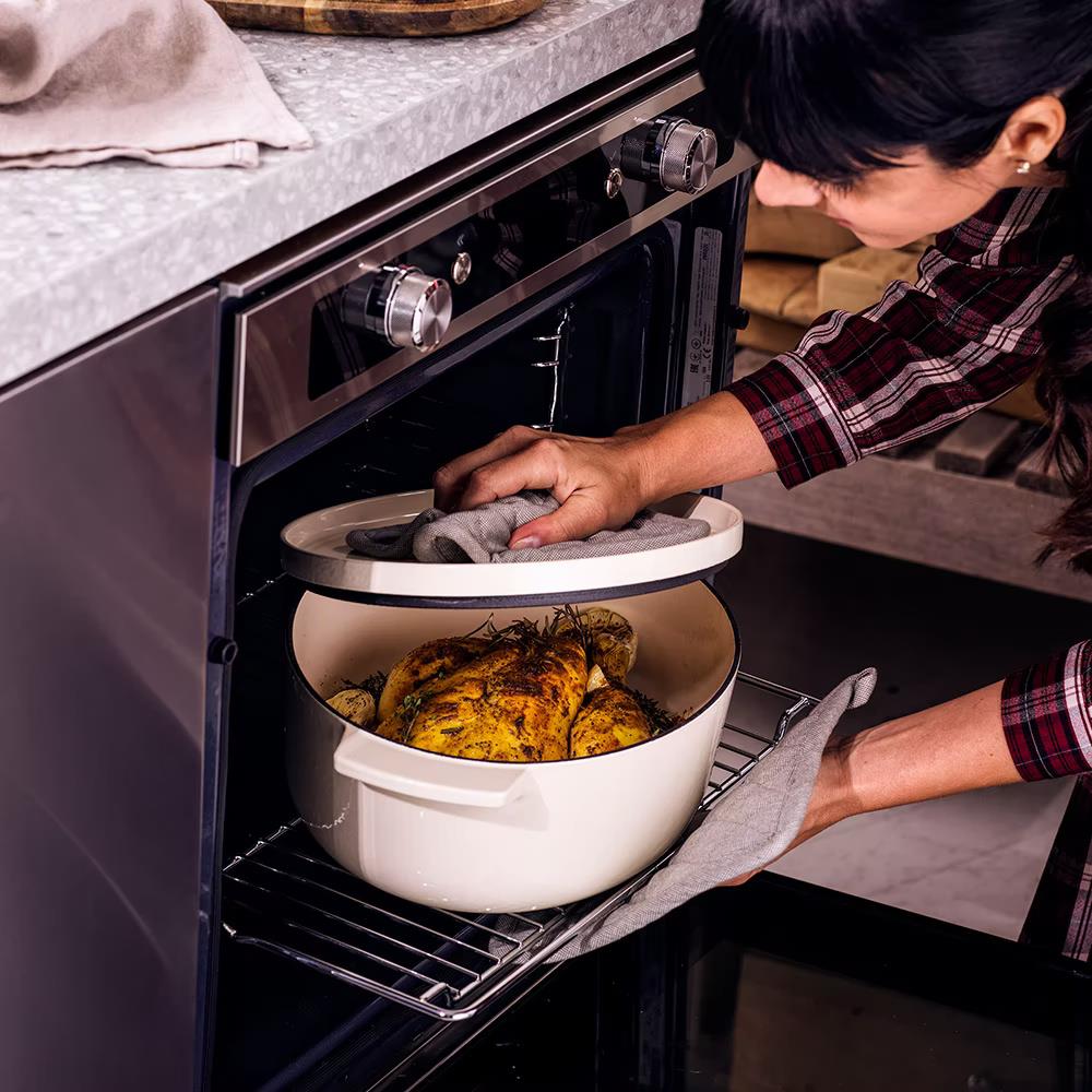 KitchenAid Kapaklı Oval Döküm Demir Tencere 30 cm / 5.6 L Almond Cream