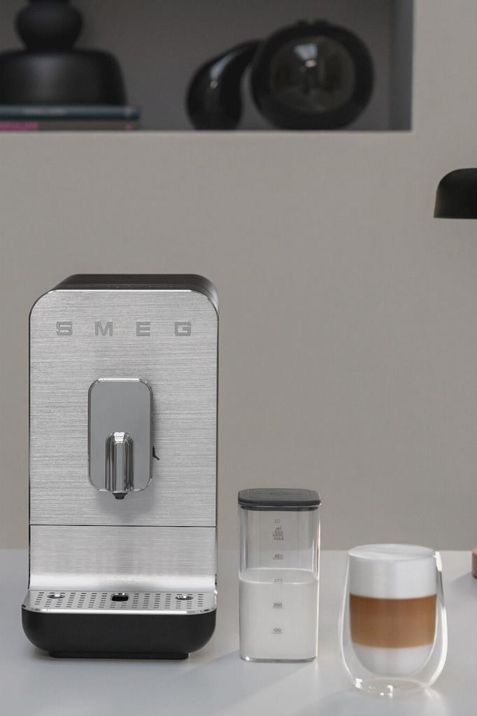 SMEG 50's Style BCC13 Espresso Otomatik Kahve Makinesi Mat Siyah