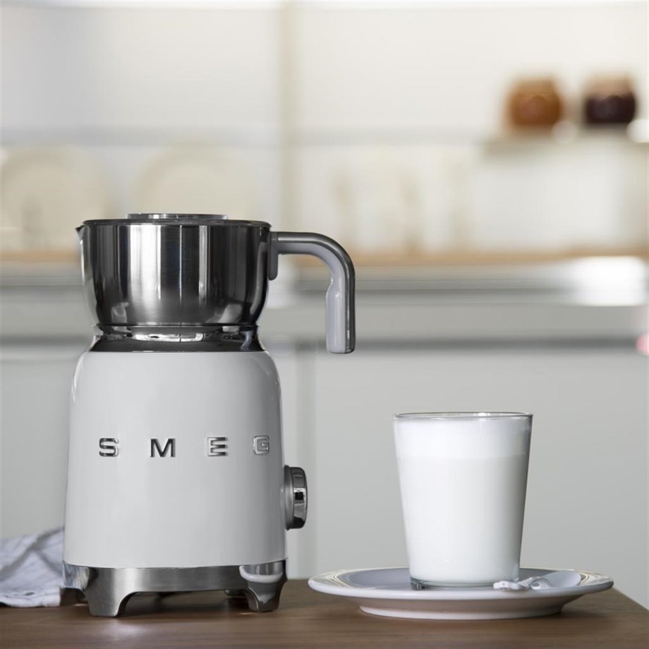 SMEG Beyaz Süt Köpürtme Makinası MFF01WHEU