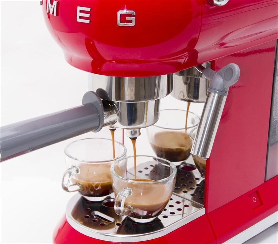 SMEG Kırmızı Espresso Kahve Makinesi ECF01RDEU