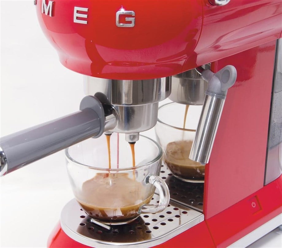 SMEG Kırmızı Espresso Kahve Makinesi ECF01RDEU