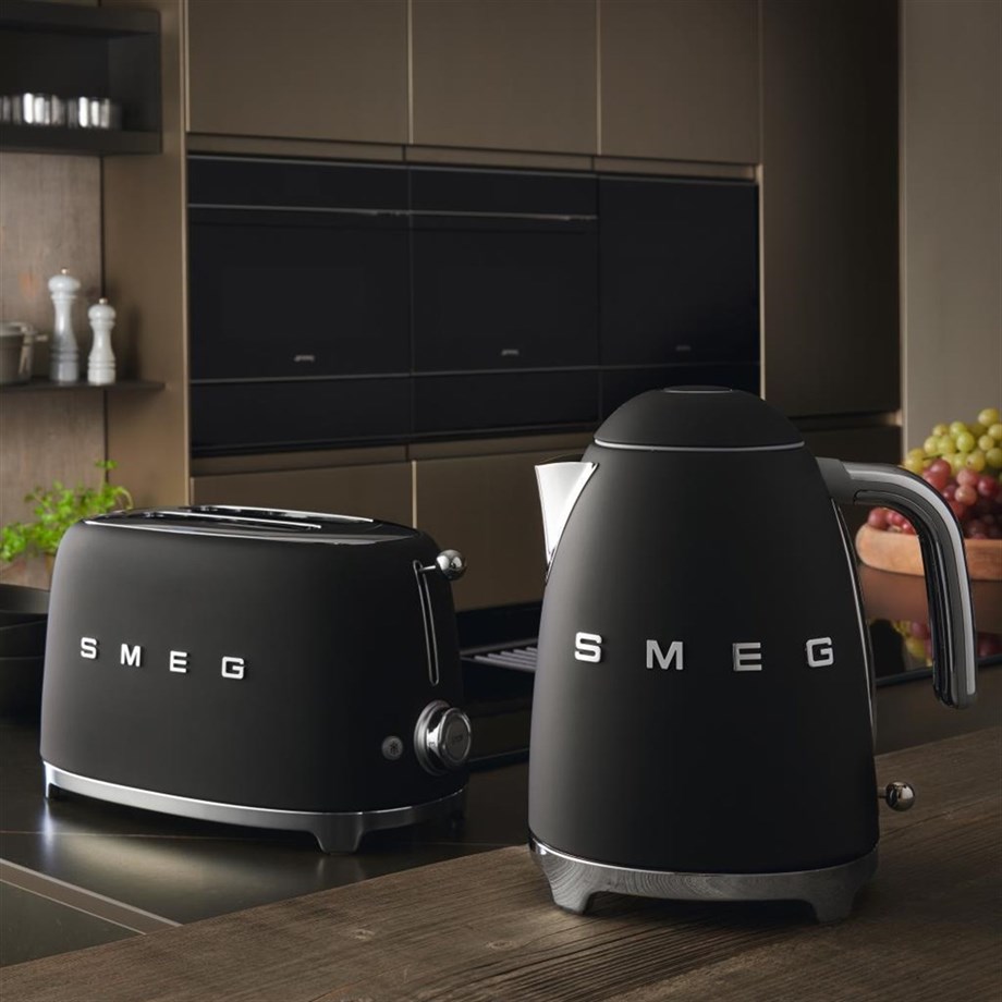 SMEG Mat Siyah Kettle KLF03BLMEU