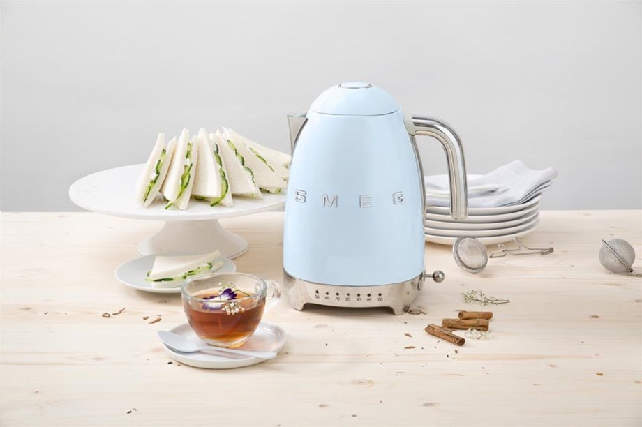 SMEG Pastel Mavi Isı Ayarlı Kettle KLF04PBEU