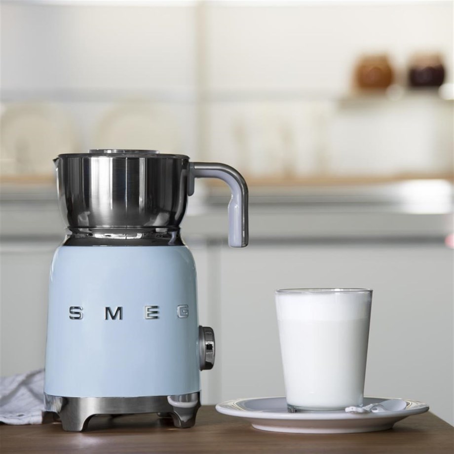 SMEG Pastel Mavi Süt Köpürtme Makinası MFF01PBEU