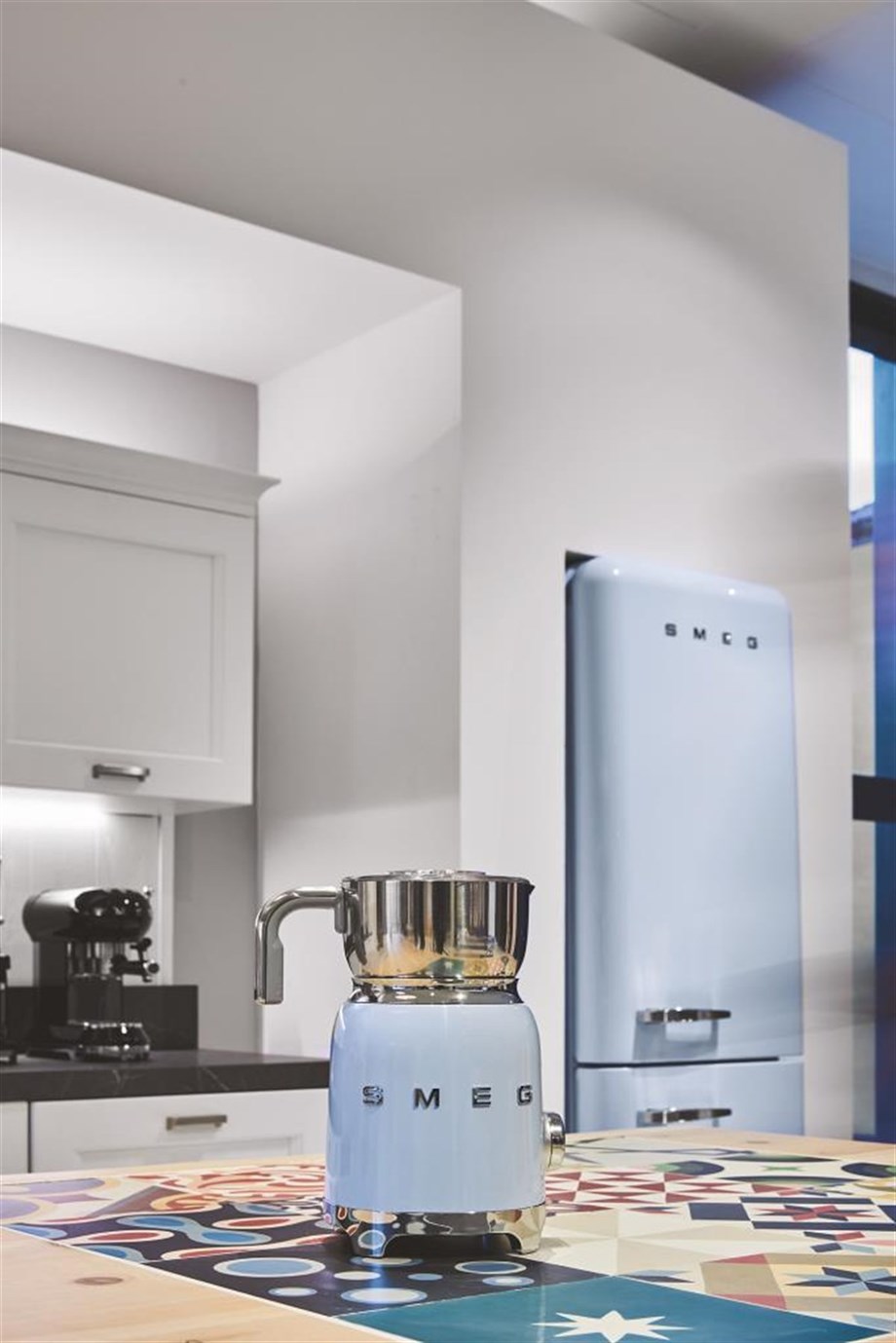 SMEG Pastel Mavi Süt Köpürtme Makinası MFF01PBEU