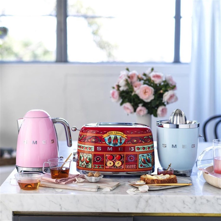SMEG Pembe Isı Ayarlı Kettle KLF04PKEU