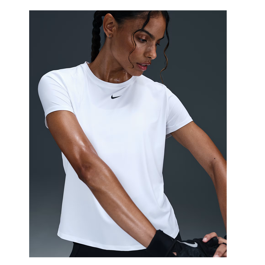Nike One Classic Dri-FIT Kısa Kollu Kadın Üstü