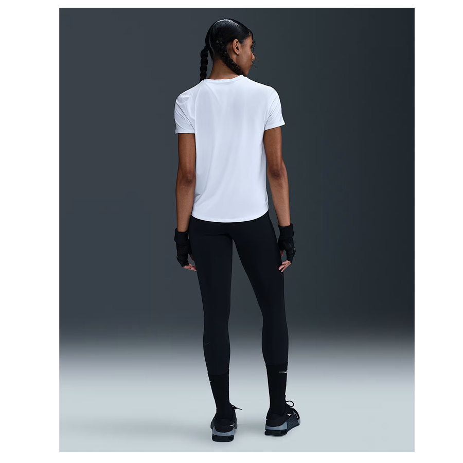 Nike One Classic Dri-FIT Kısa Kollu Kadın Üstü