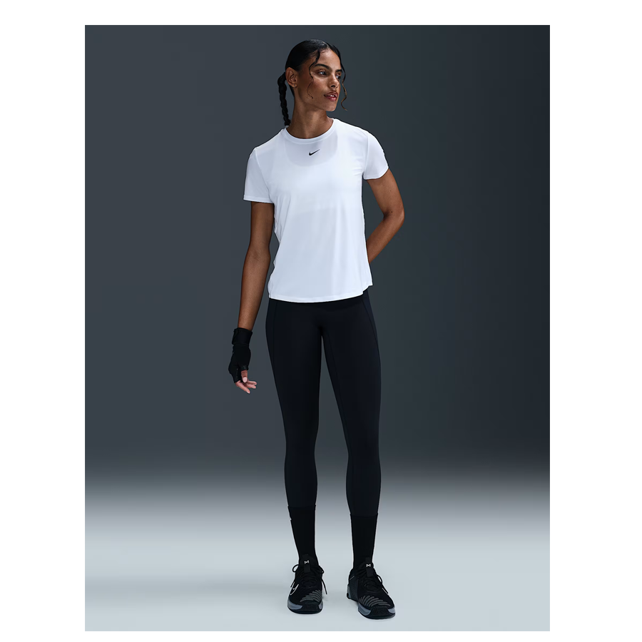 Nike One Classic Dri-FIT Kısa Kollu Kadın Üstü