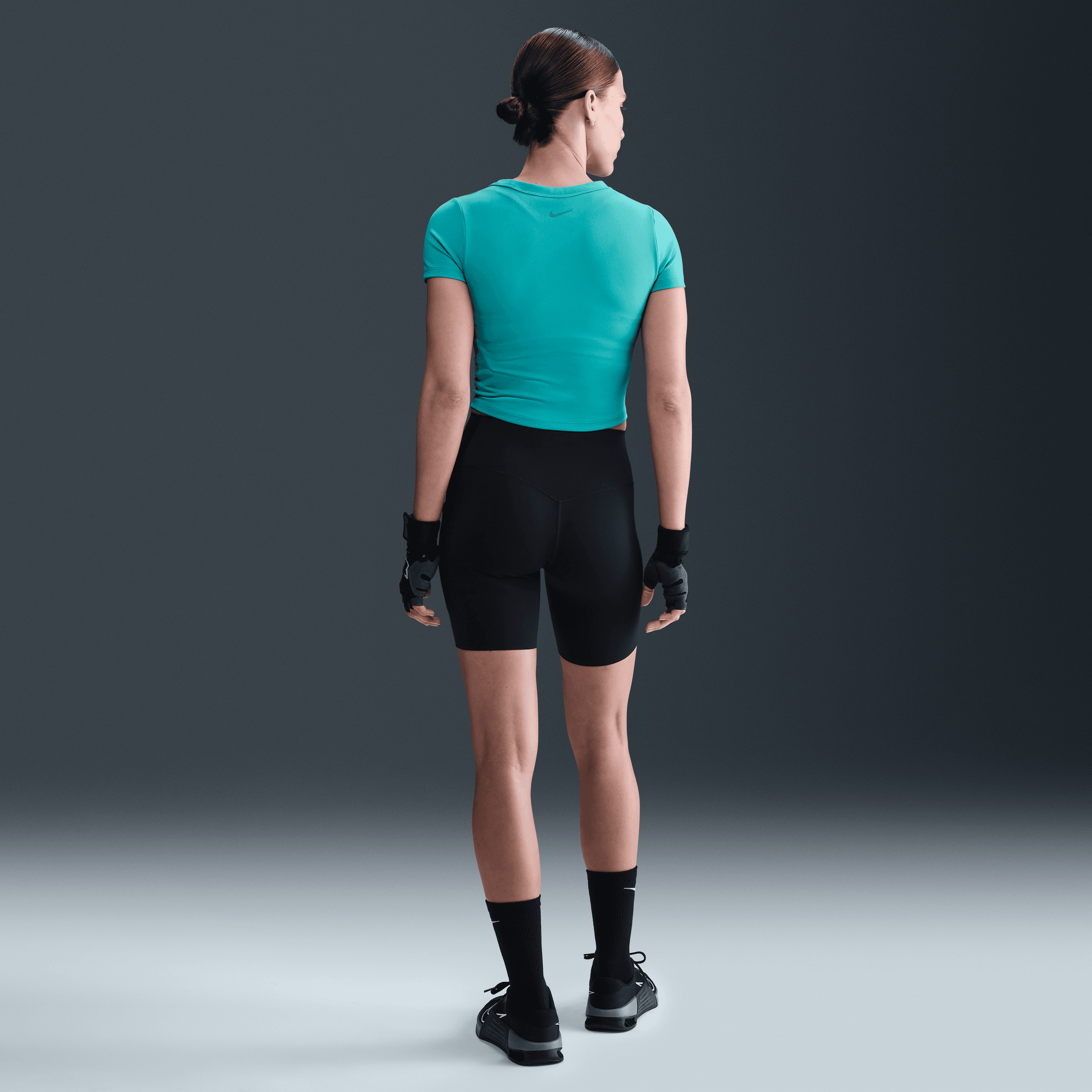 Nike One Fitted Dri-FIT Kısa Kollu Crop Kadın Üstü