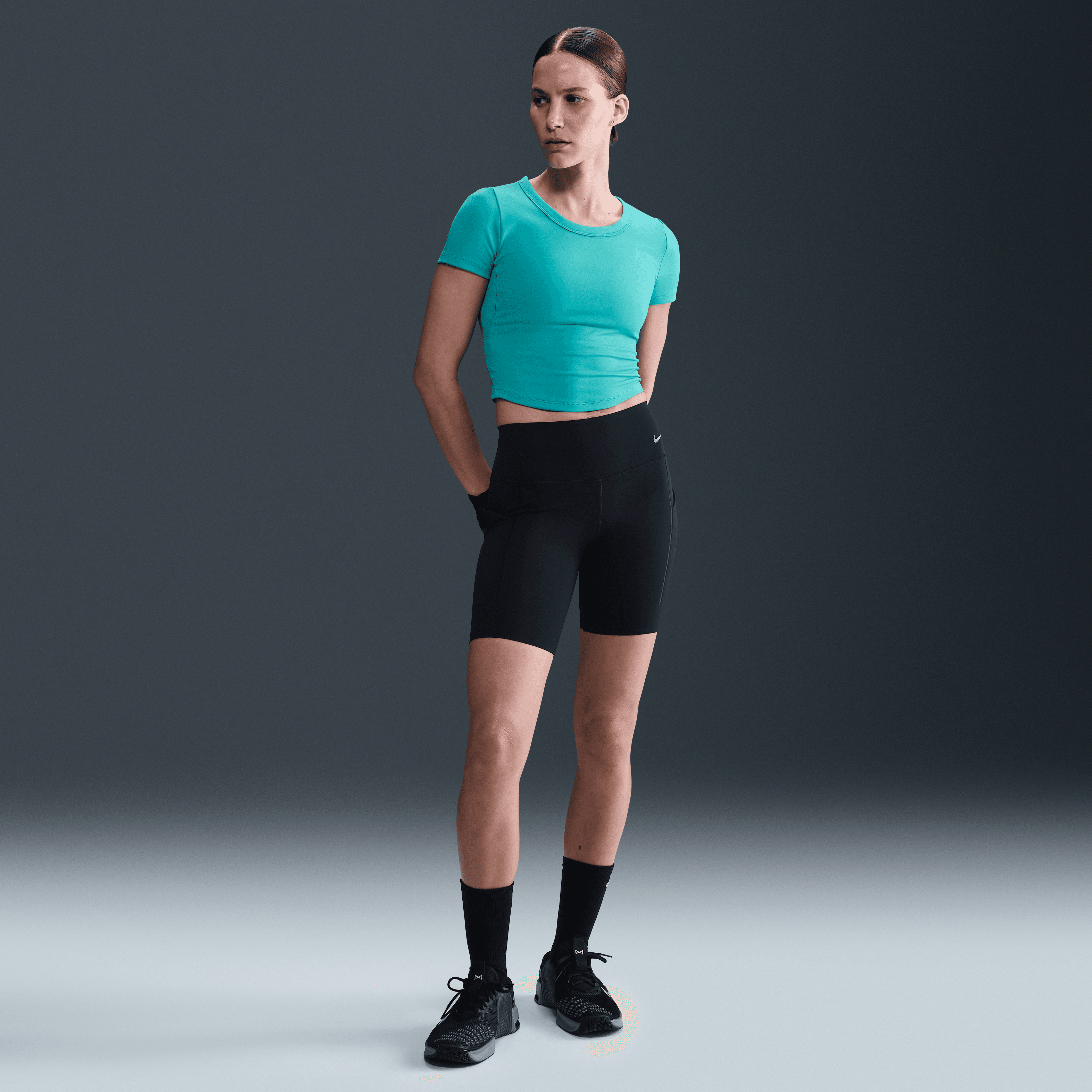Nike One Fitted Dri-FIT Kısa Kollu Crop Kadın Üstü