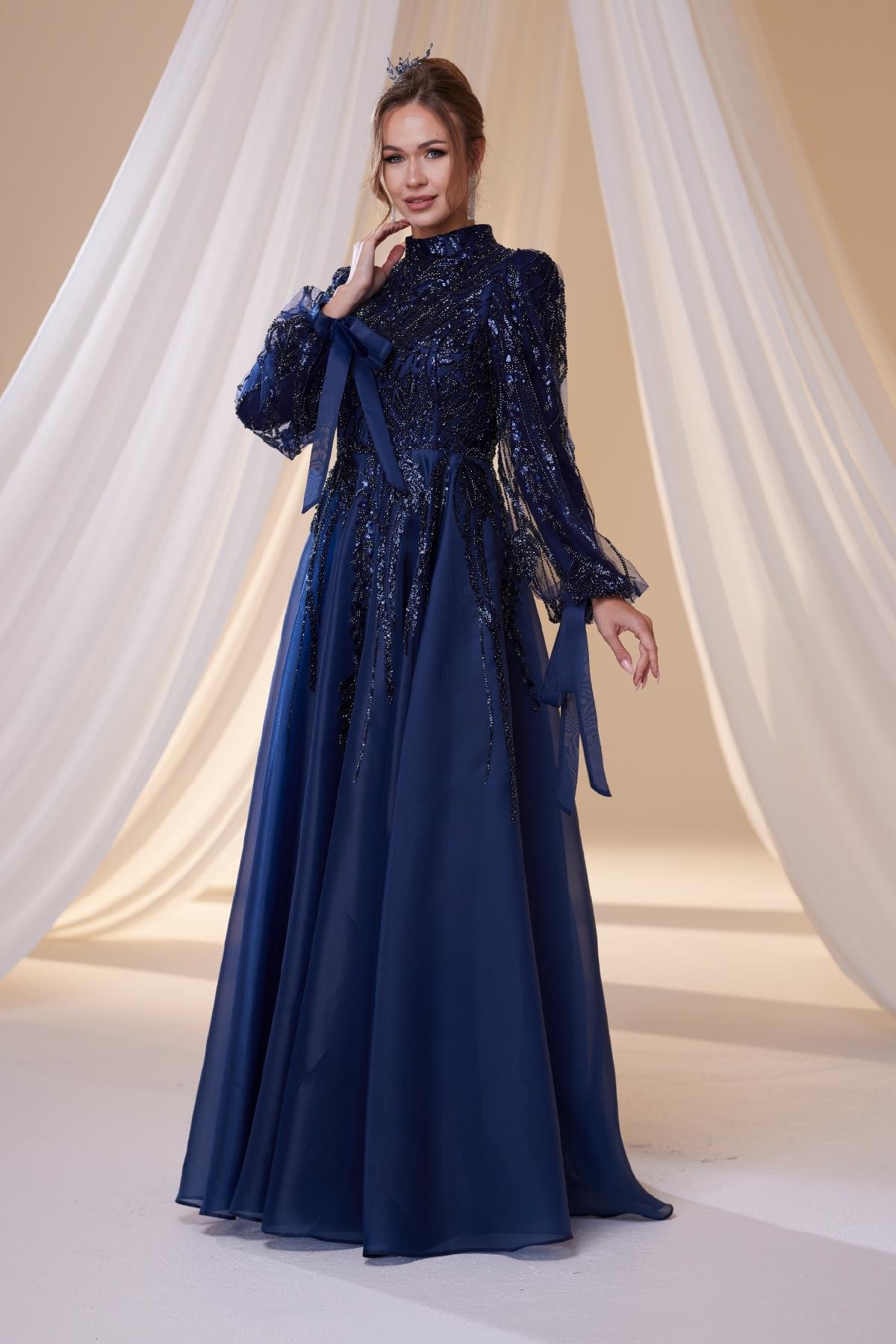 Leila Abiye Lacivert