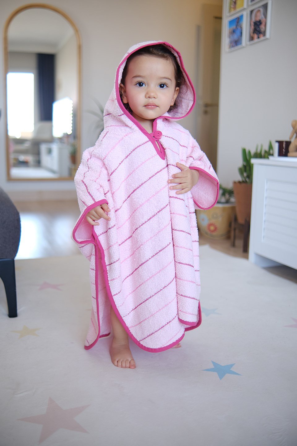 100% PAMUKLU RENKLİ ÇİZGİLİ PEMBE JAKARLI PANÇOPançoKİRAZKİDS100% Pamuklu Pembe Renkli Çizgili PançoKİMPEKS TEKSTİL
