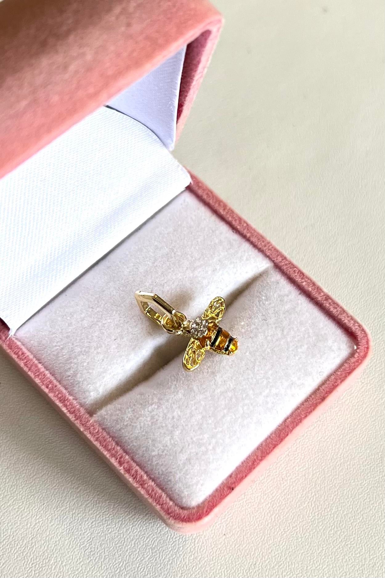 Arılı Charm