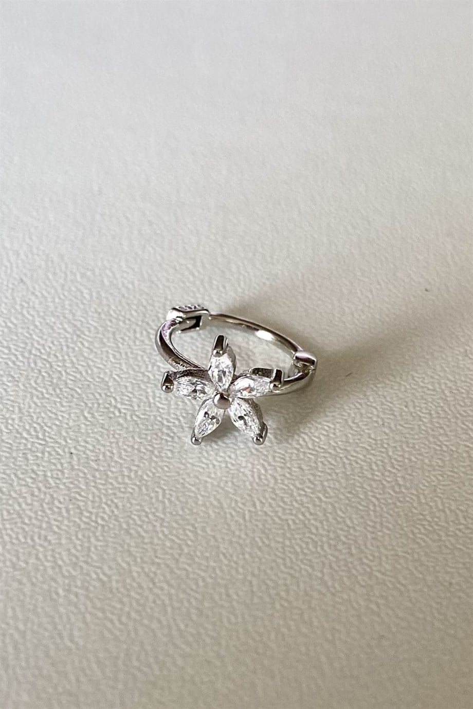Çiçek Taşlı Tekli Halka Küpe/Piercing | 925 Ayar Gümüş